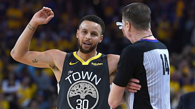 stephen_curry_warriors_foul_trouble_.jpg